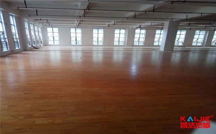 懸浮式拼裝地板