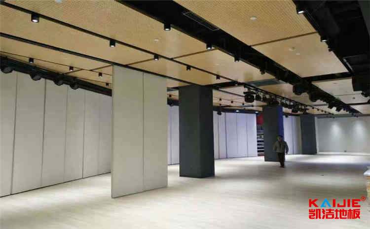 室內籃球場木地板