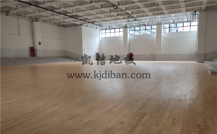 四川綿陽實(shí)驗(yàn)中學(xué)體育館木地板項(xiàng)目-凱潔實(shí)木運(yùn)動地板廠家